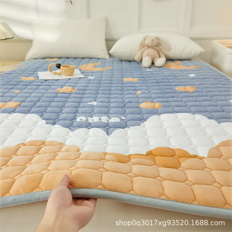 Velvet Mattress Soft Fold Bed Sheet Winter Warm Home Dormitory Bedroom Bedspread Cute Cartoon Quilted Thin Queen Mattress Cover