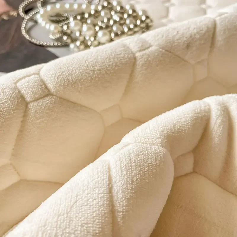 Winter Thickened Warm Soft Mattress Toppers Luxury Queen Bed Linens Non-slip Mattress Cover Double Bedspread with 2 Pillowcases - Image 3