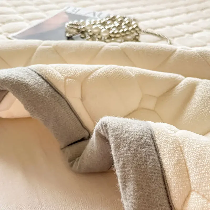 Winter Thickened Warm Soft Mattress Toppers Luxury Queen Bed Linens Non-slip Mattress Cover Double Bedspread with 2 Pillowcases - Image 4